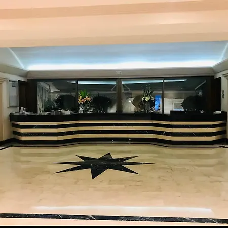 Elegant In Del Golf, 5 Stars & Front Line Golf In Puerto Banus Apartment *